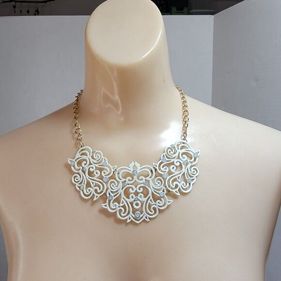 Ivory Victorian Boutique Style Necklace on Chain - Picture 2 of 3